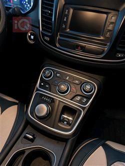 Chrysler 200